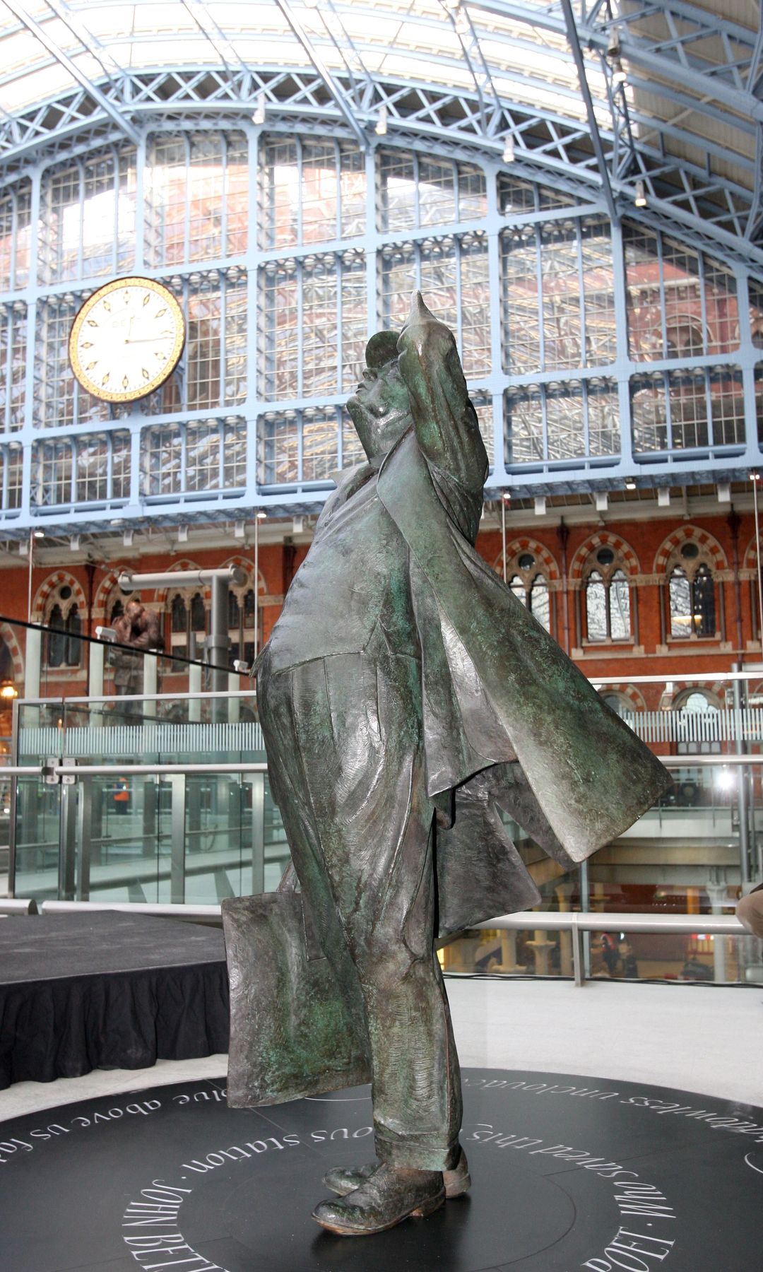 The Sir John Betjeman status in St Pancras International