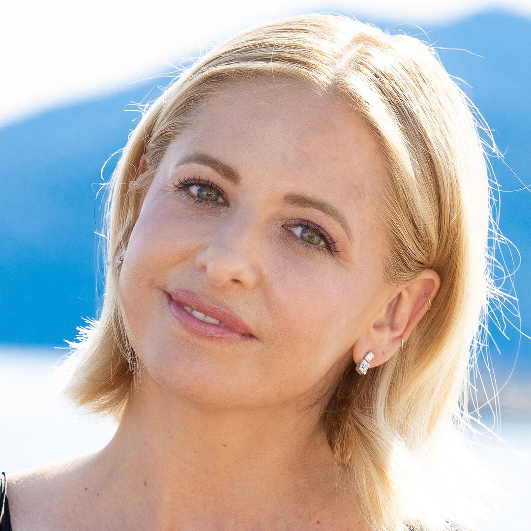 Sarah Michelle Gellar Turns Up The Heat In Steamy Bikini Selfie Hello 