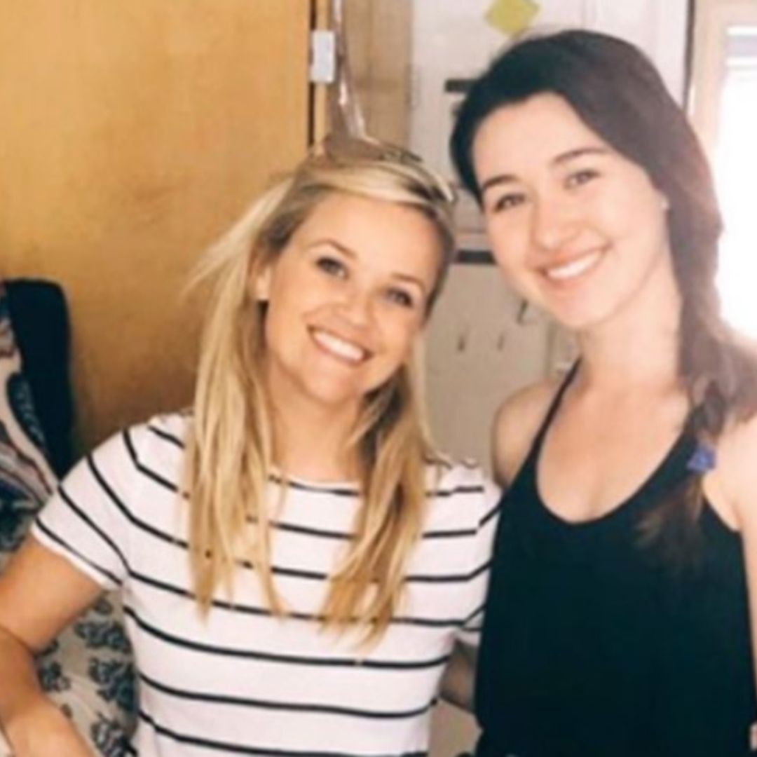 Reese Witherspoon visits old dorm room, gives new tenant a surprise!