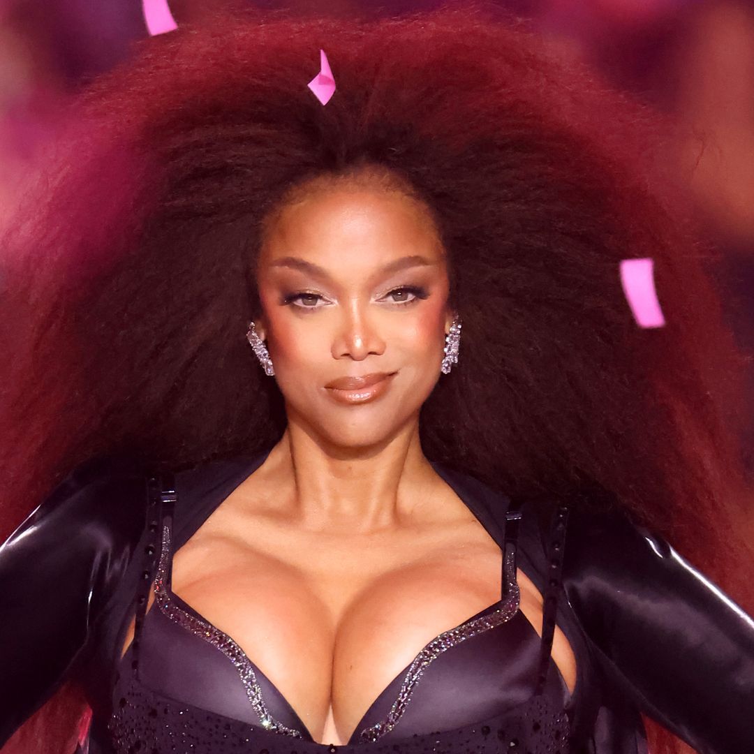 Tyra Banks closes out Victoria's Secret Fashion Show in spectacular lingerie