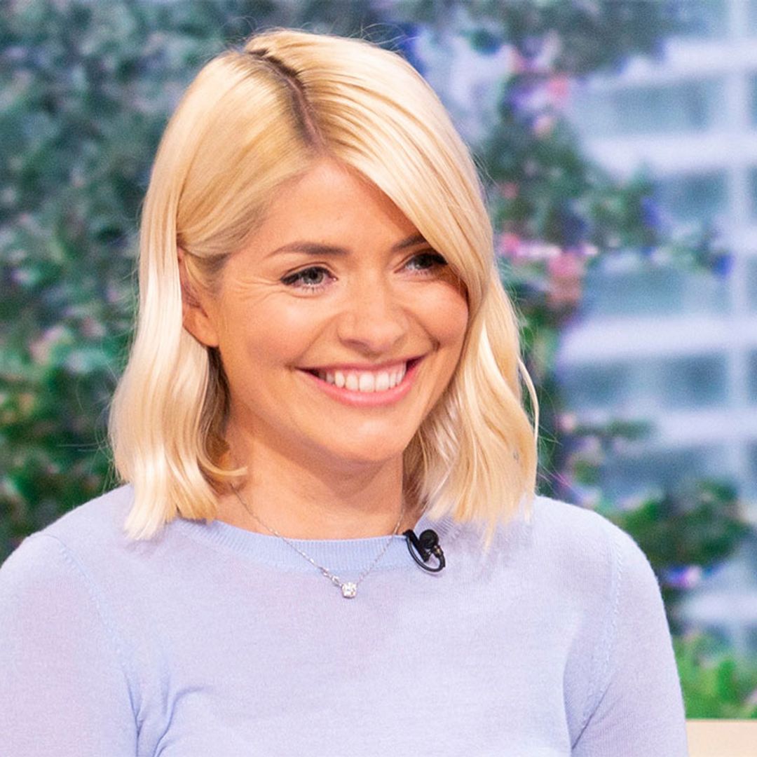 Holly Willoughby's pleated peach skirt is the ideal look for Ascot