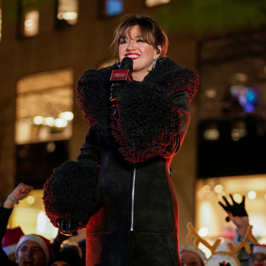 Kelly Clarkson leads stars at Rockefeller Centre Christmas Tree Lighting Ceremony