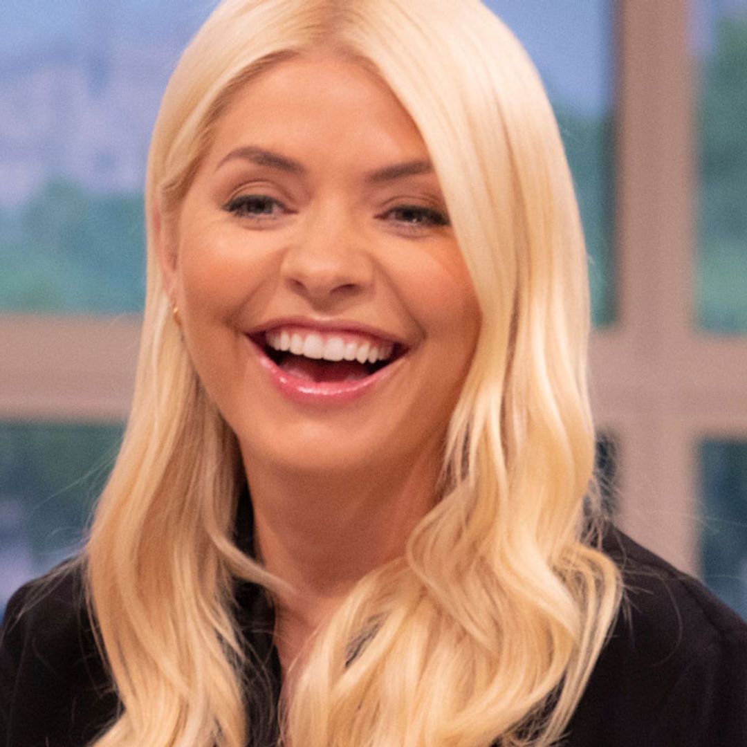Holly Willoughby's cropped fitted trousers are a must-have