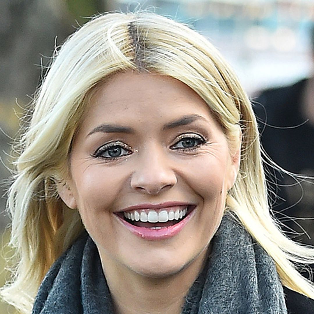 Holly Willoughby looks amazing in bargain Topshop mini skirt