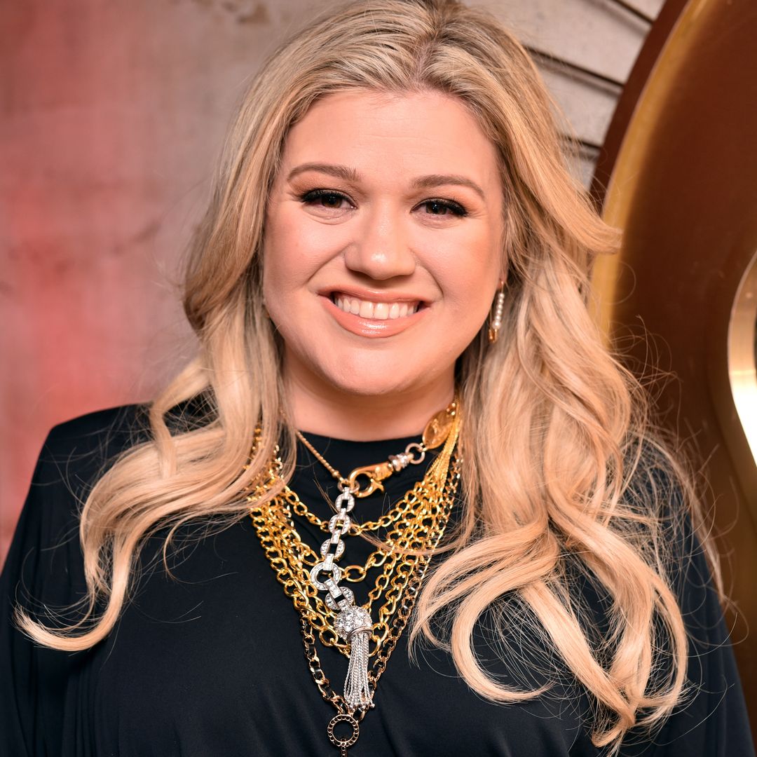 Kelly Clarkson wows in figure-flattering outfit as she celebrates big career news