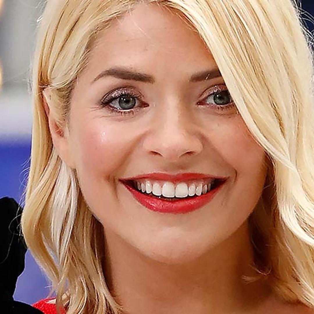 Holly Willoughby looks like an actual movie star in the ultimate Christmas dress