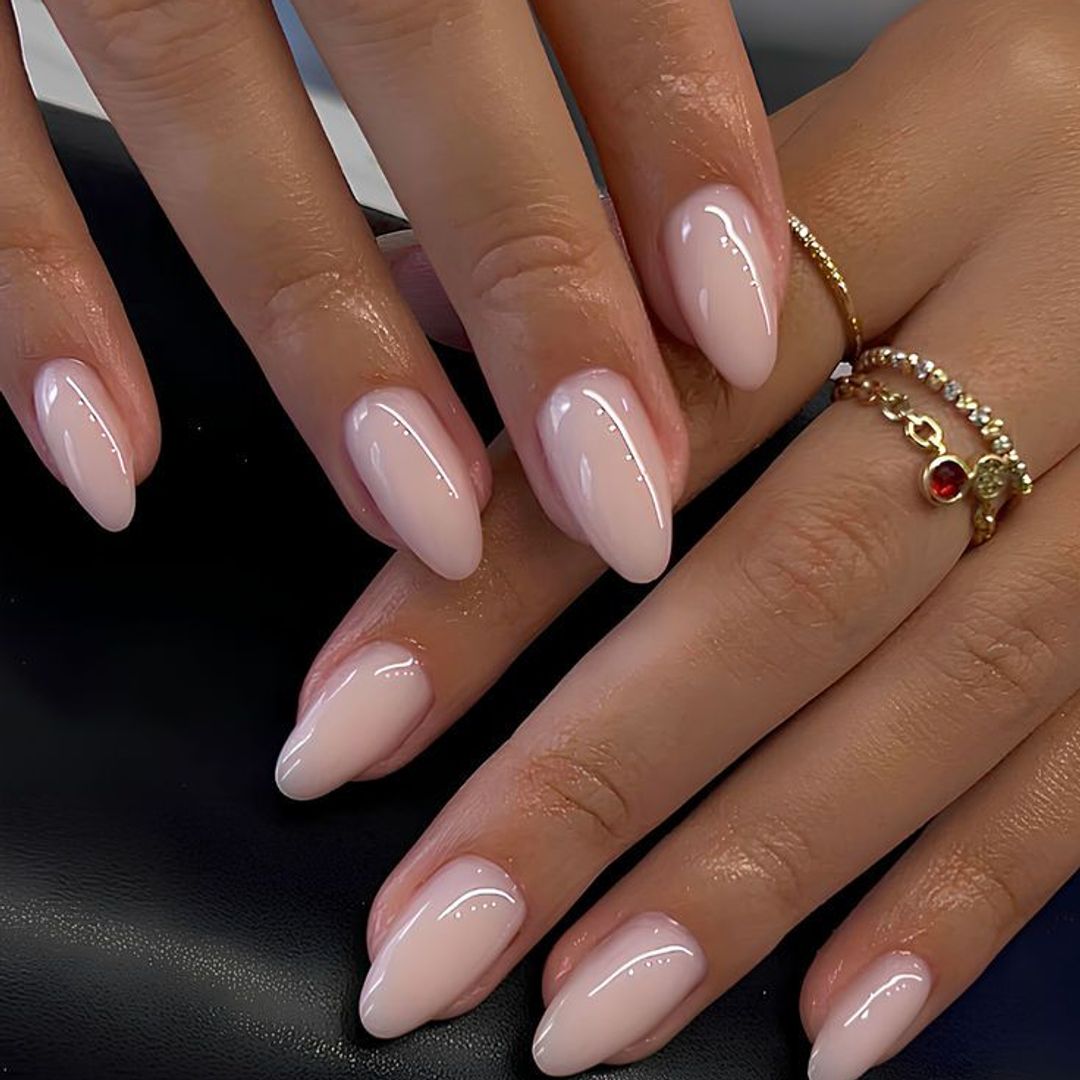 almond nails 