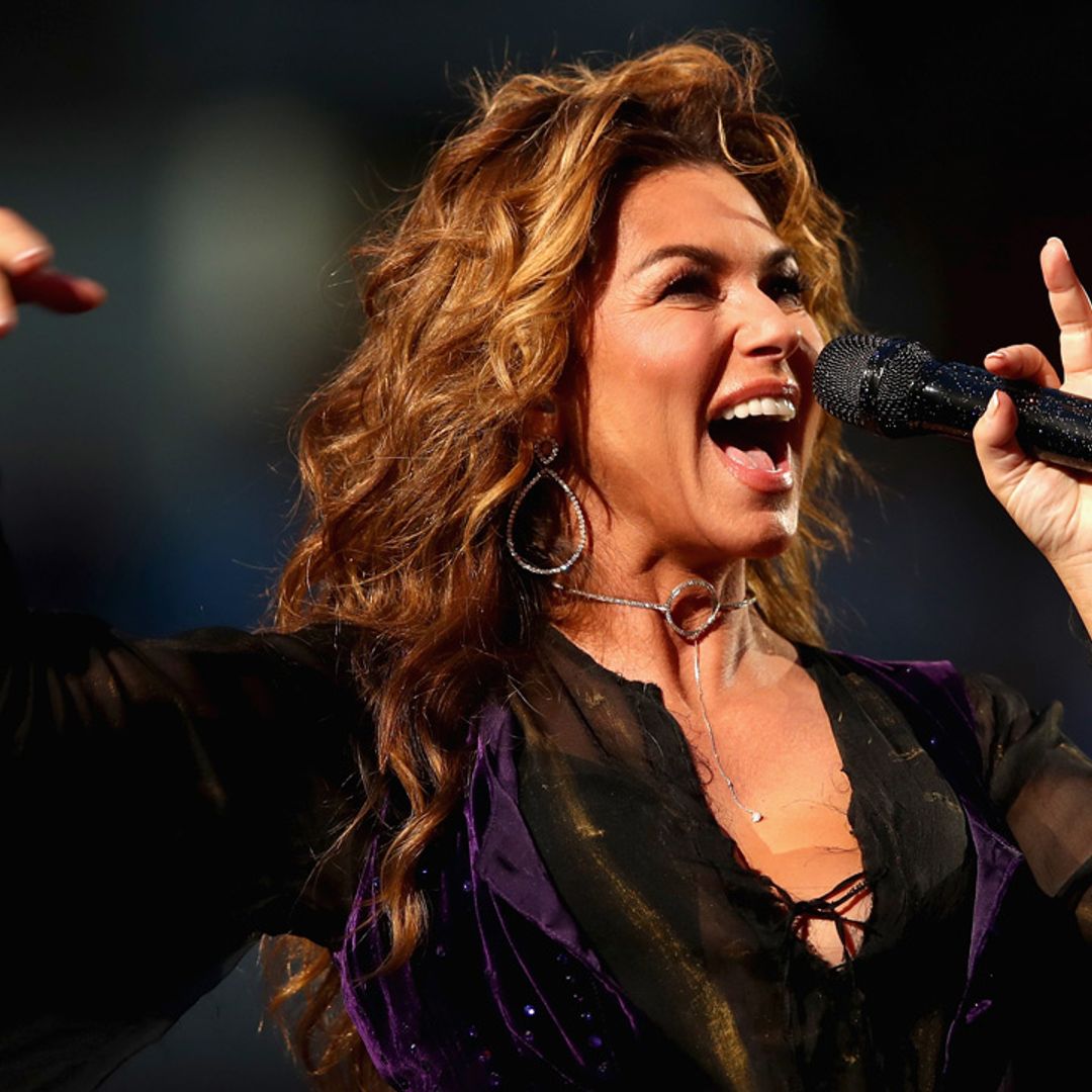 Shania Twain displays endless legs in tiny feathered dress – fans go wild!