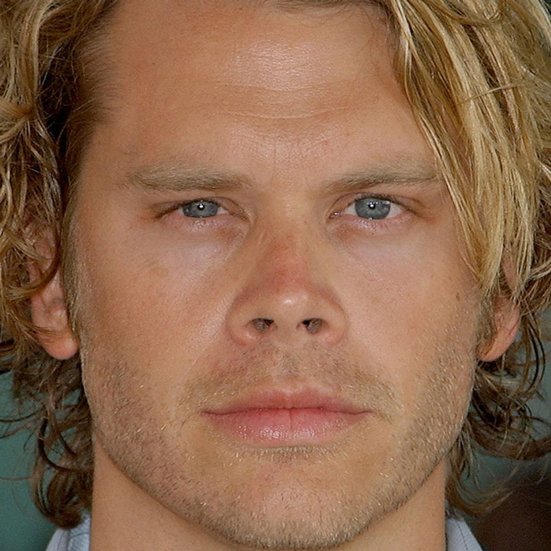 Eric Christian Olsen poses on the beach with family and famous friends for poignant reason