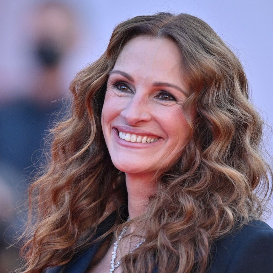 Julia Roberts jokes about struggle with kissing George Clooney in latest film