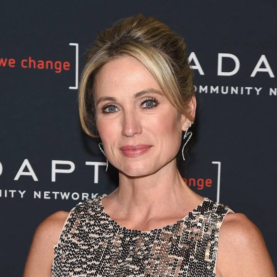 Amy Robach looks like a goddess as she takes on the exciting role of Oscars red carpet host
