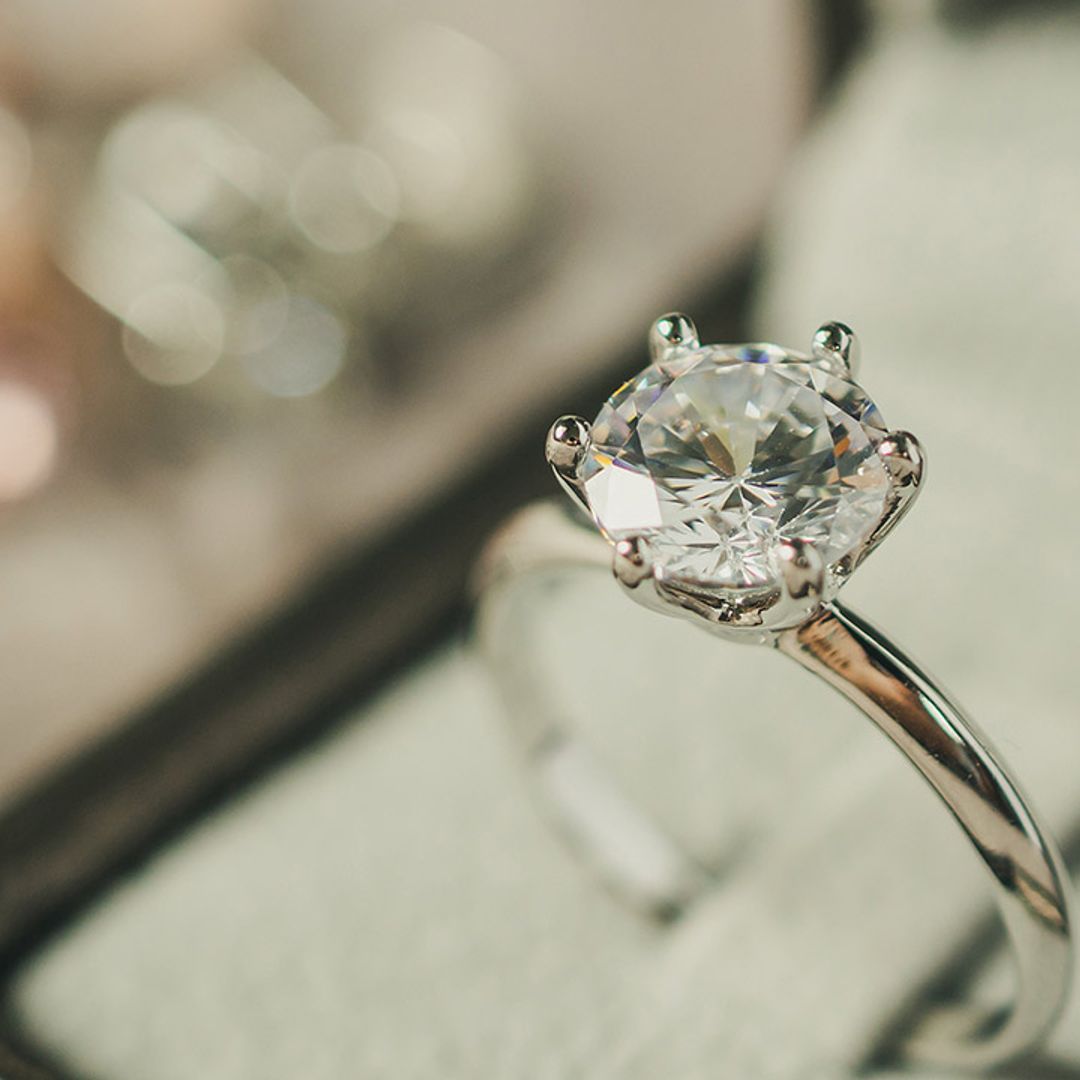 ontsmettingsmiddel Laag Vegetatie 30 of the best diamond engagement rings from Vera Wang, Tiffany and more |  HELLO!