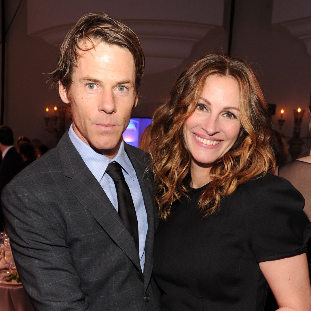Julia Roberts cozies up to husband Danny Moder in rare photo for romantic tribute