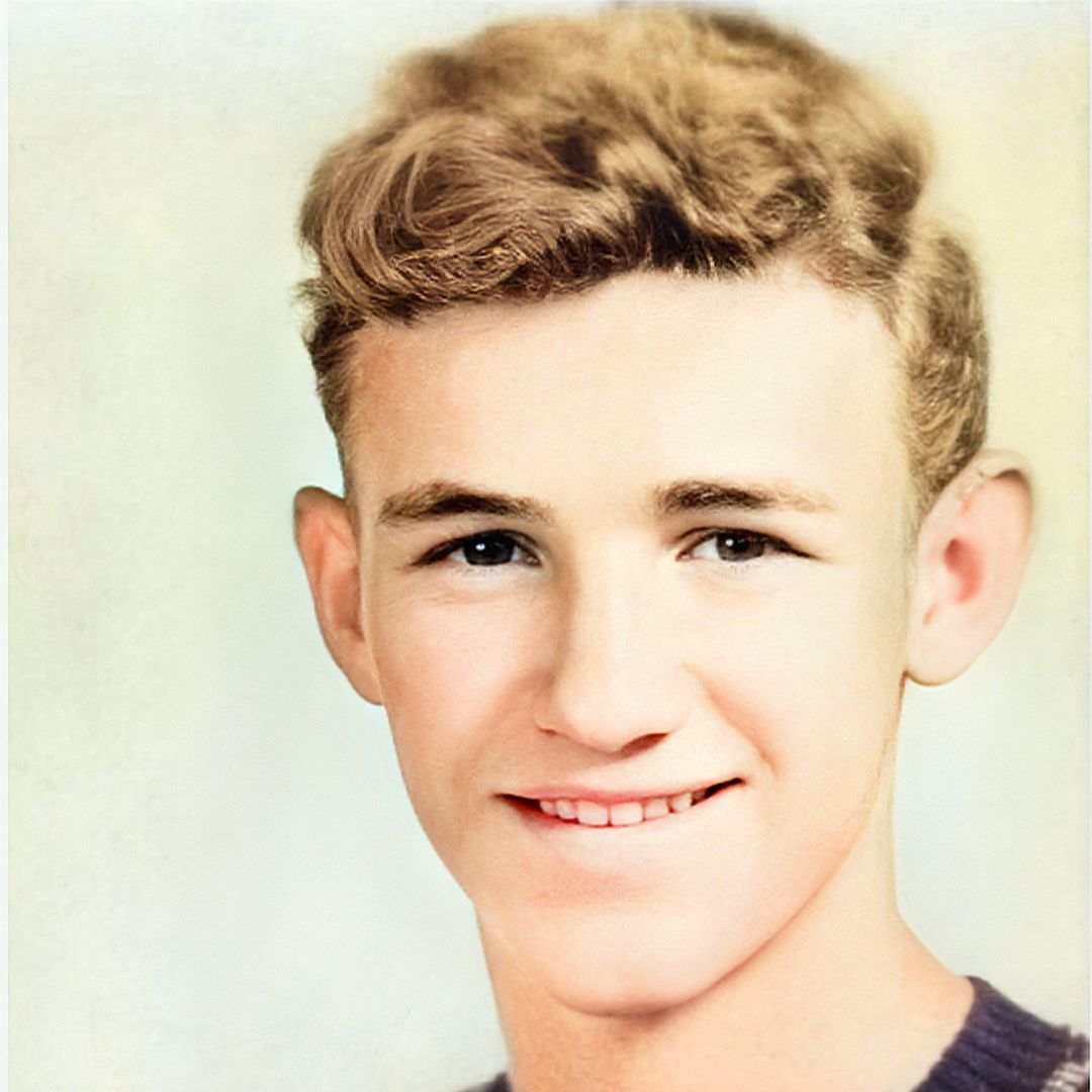 The famous American film actor Gene Hackman (born in San Bernardino, California, 1930), was a young boy aged 16 at school. Unknown photographer .- History - Photo Storiche - Attore - Movies - Cinema - Personalita Da Bambino Bambini Da Giovane - Personality Personalities When He Was Young - Infanzia - Childhood - Bambino - Bambini - Children - Child - Smile Sorriso --- Archivio GBB. Image Shot 1946. Unknown Date Unknown.