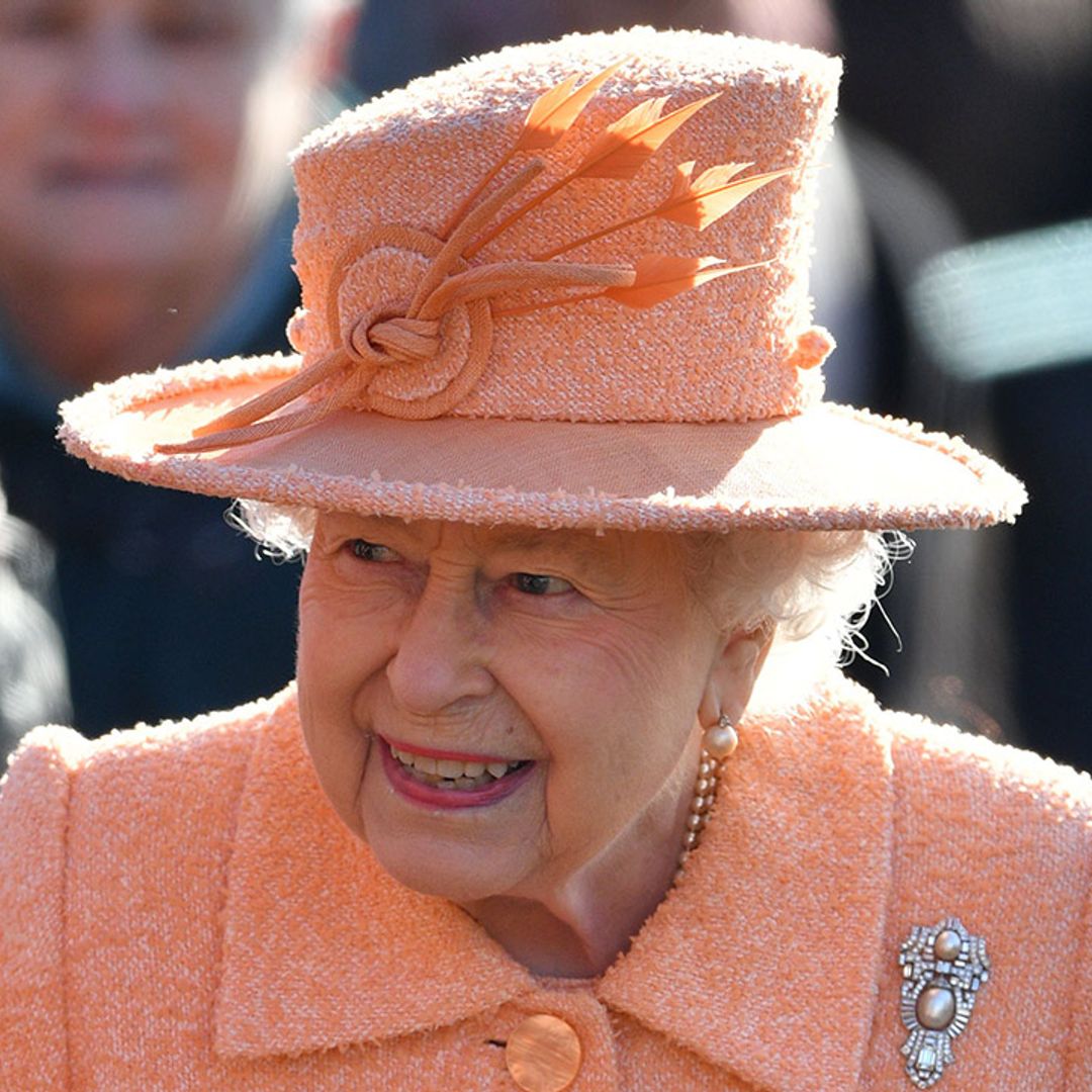 The Queen gives the Pantone Colour of The Year her royal seal of approval
