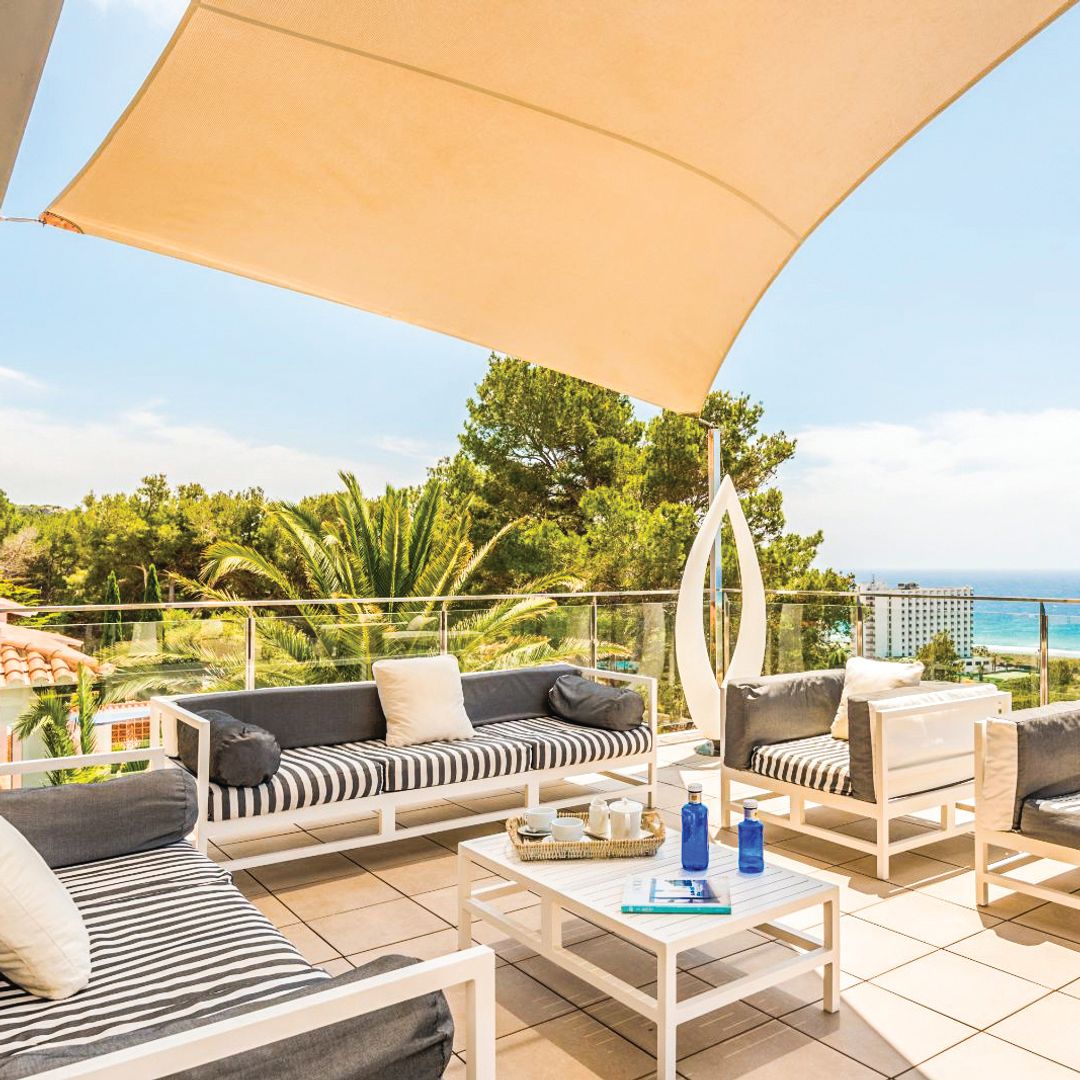 Villa Privilege sitting area