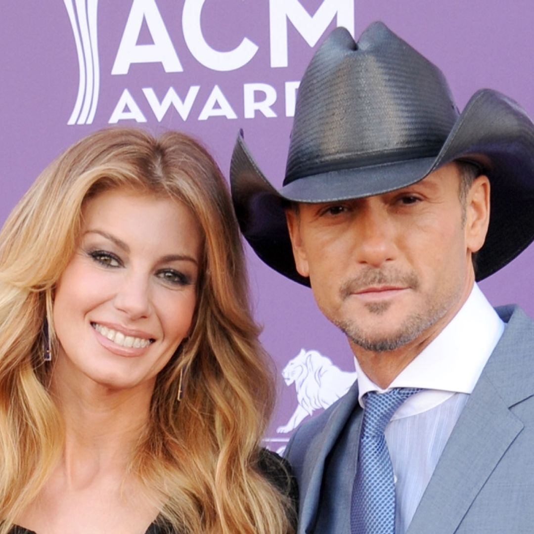 Tim McGraw and daughters cheer on Faith Hill with uncovered singing throwback
