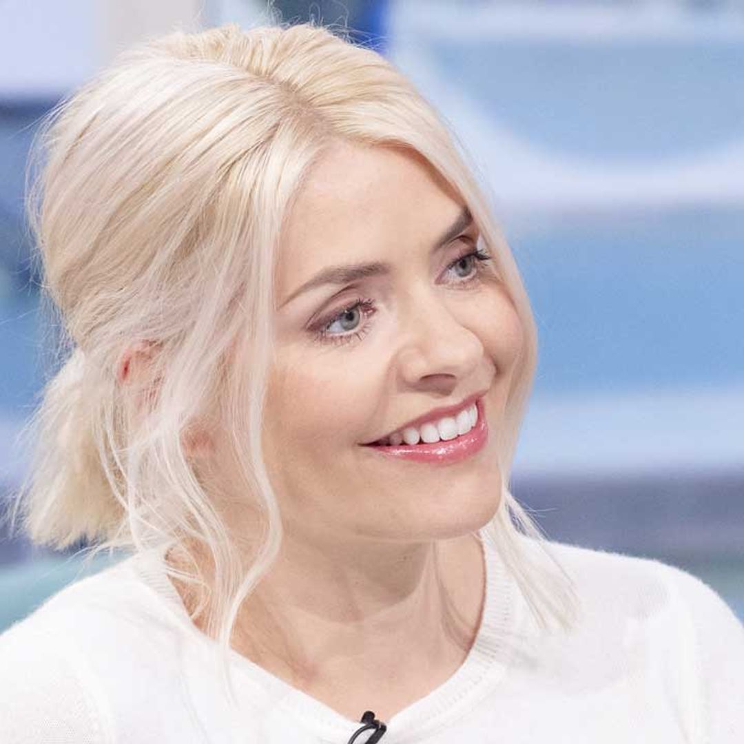 Holly Willoughby styles her leg-lengthening mini skirt in the best way