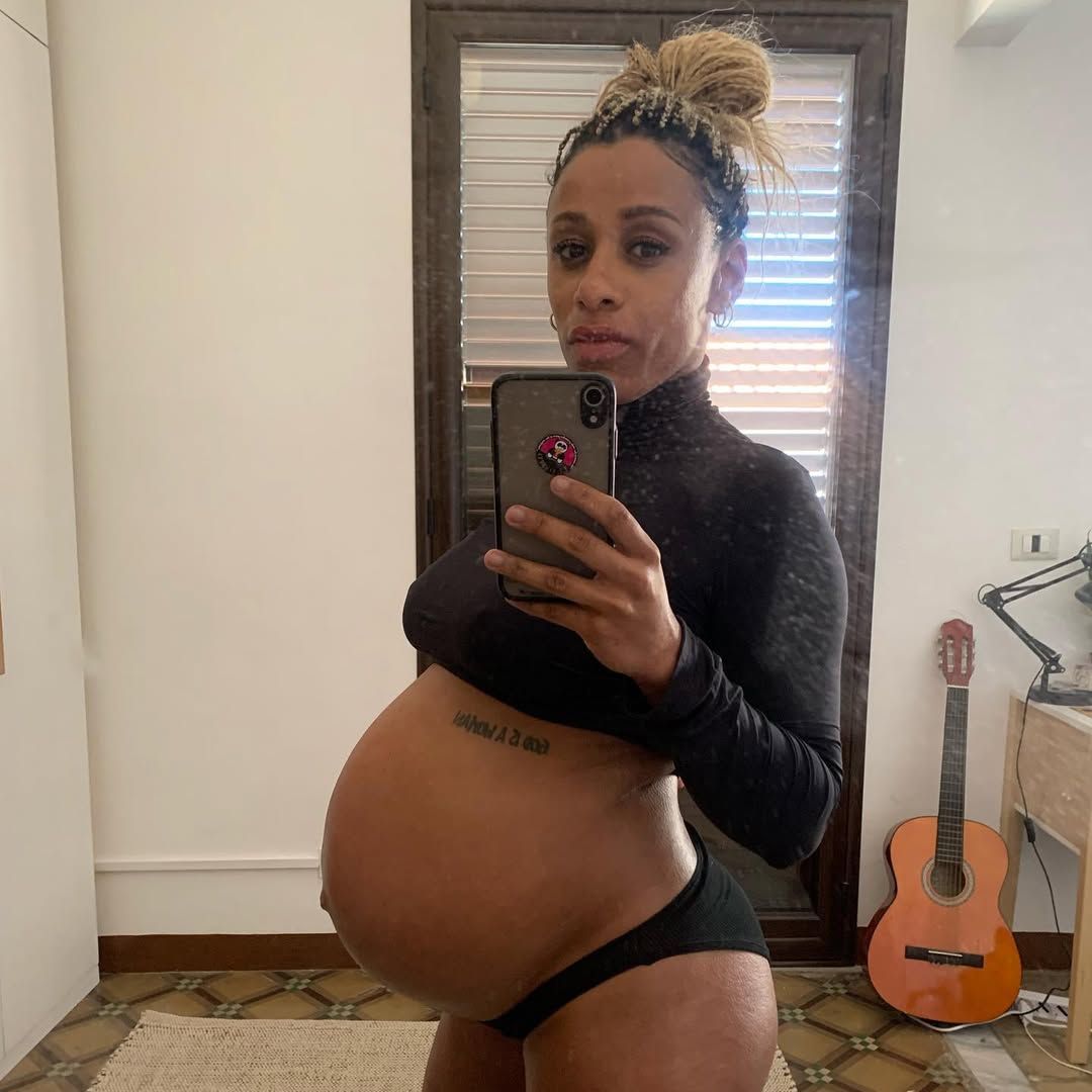 Lara Rossi shows off her growing baby bump in a selfie at home, shared on Instagram