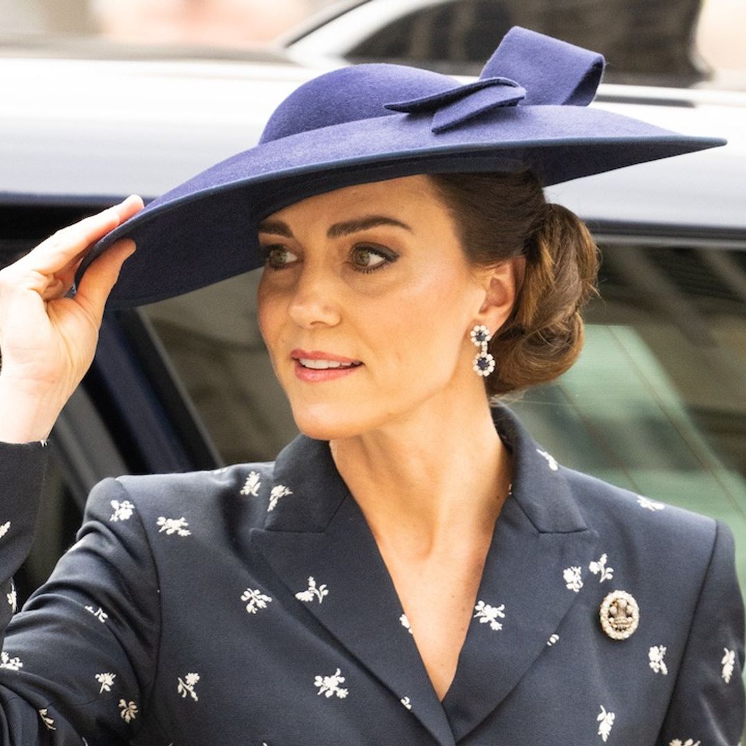 Princess Kate removes emerald from royal brooch, just like Princess Diana