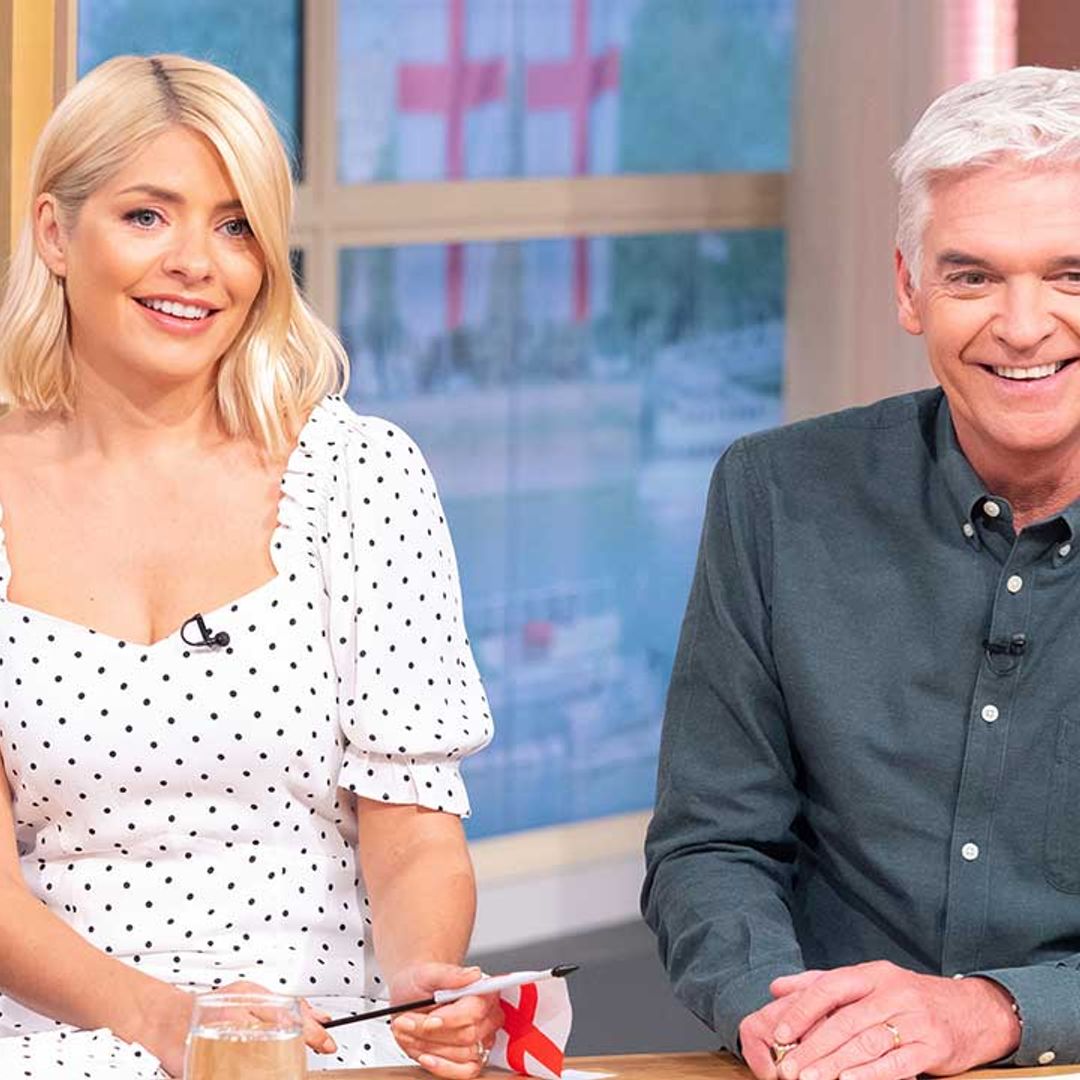 What Holly Willoughby and Phillip Schofield get up to in the This Morning ad break has been revealed