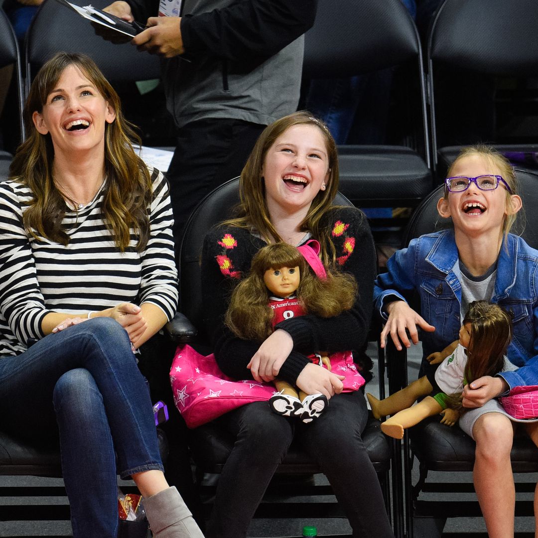 Jennifer Garner (L) and Violet Affleck (R) attend a basketball game between the Boston Celtics and the Los Angeles Clippers at Staples Center on January 19, 2015 in Los Angeles, California.