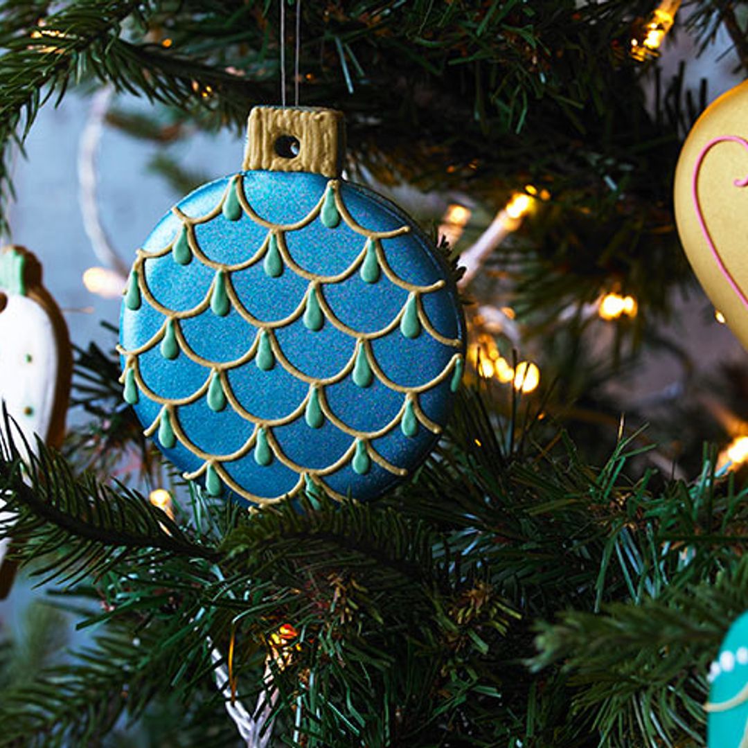 How to ice Christmas bauble biscuits