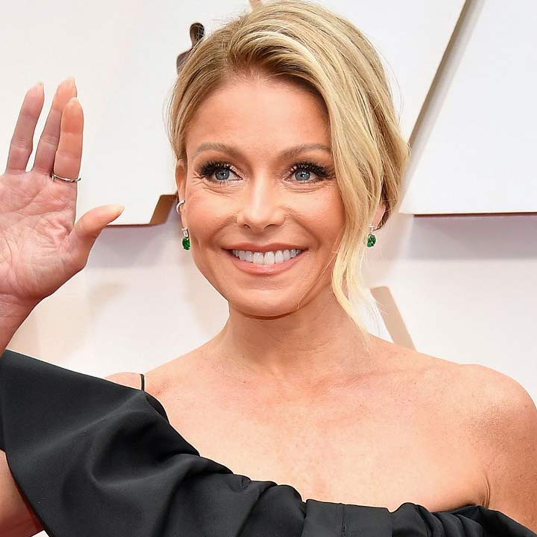 Kelly Ripa kept things fun with her look at Daytime Emmy Awards