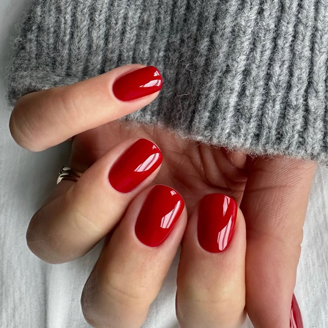 short red nail manicure