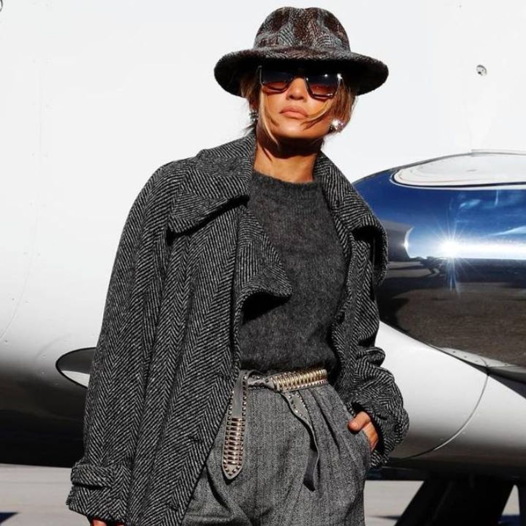 Jennifer Lopez is completely unrecognizable in disguise during trip out