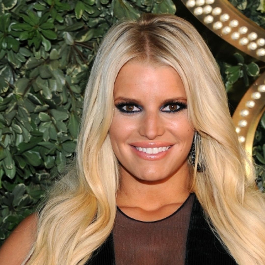 Jessica Simpson Shows Off Amazing Figure As She Slips Back Into Her Daisy Dukes And Wow Hello 8000