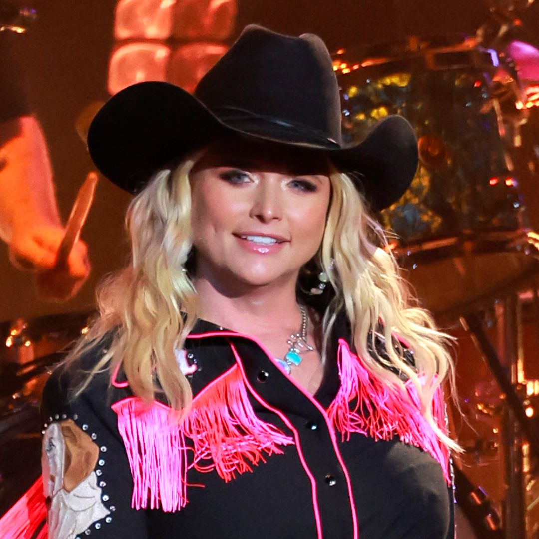 Miranda Lambert's cheeky 3-word response after fan throws bra on stage mid-concert