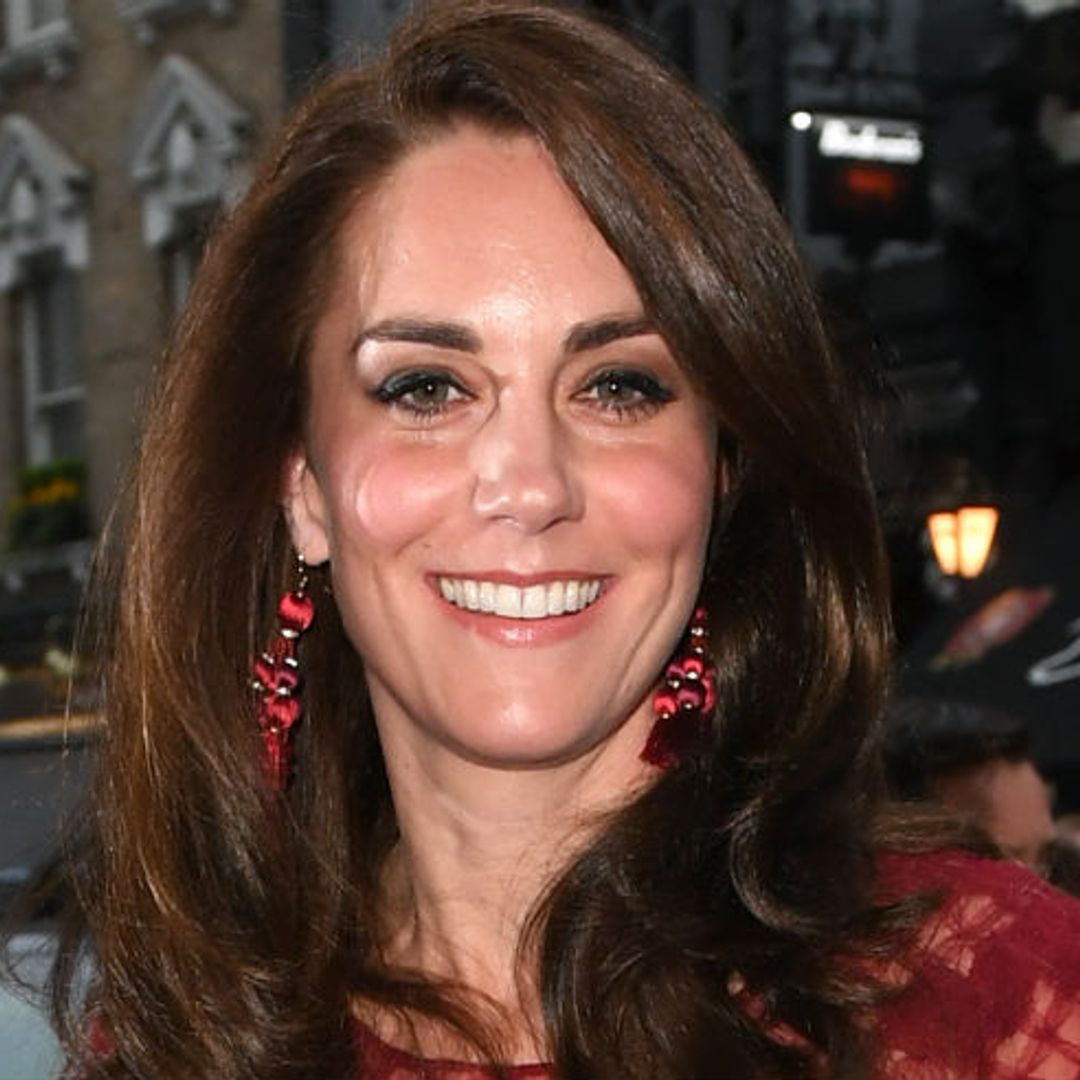 Kate dazzles as she enjoys night at the theatre