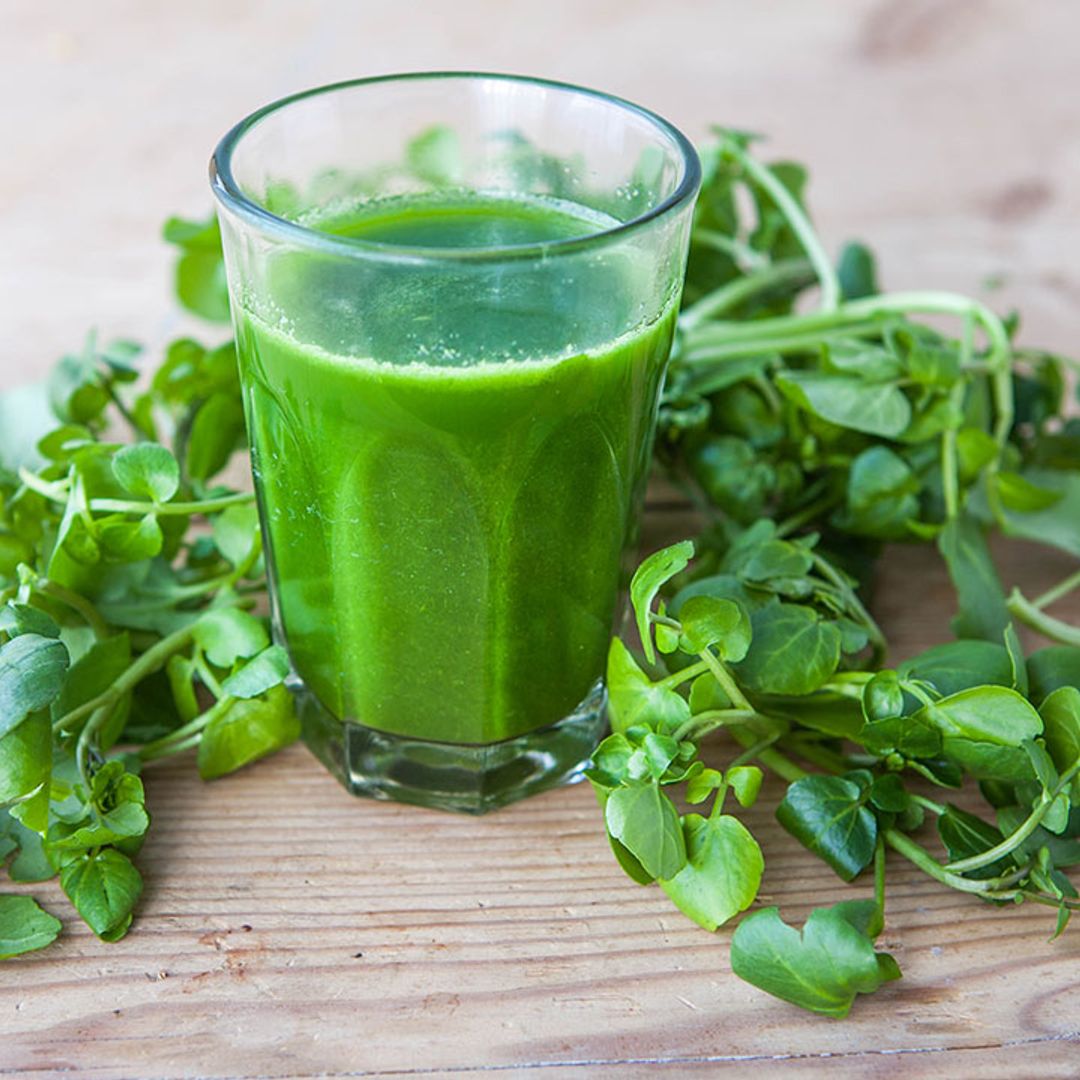 Keeping it healthy this weekend? You NEED to try this Watercress, Mango and Pineapple smoothie recipe!