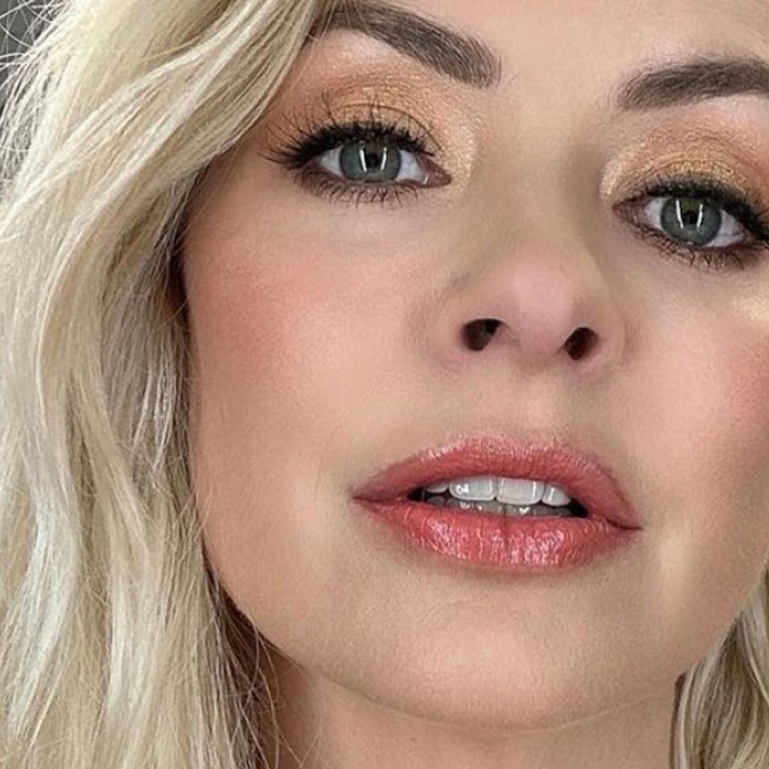 Holly Willoughby is back - and her dress is a serious head turner