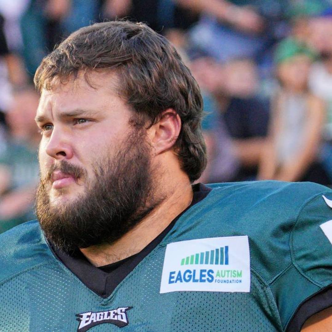 Philadelphia Eagles offensive lineman Josh Sills faces felony charges two weeks before Super Bowl