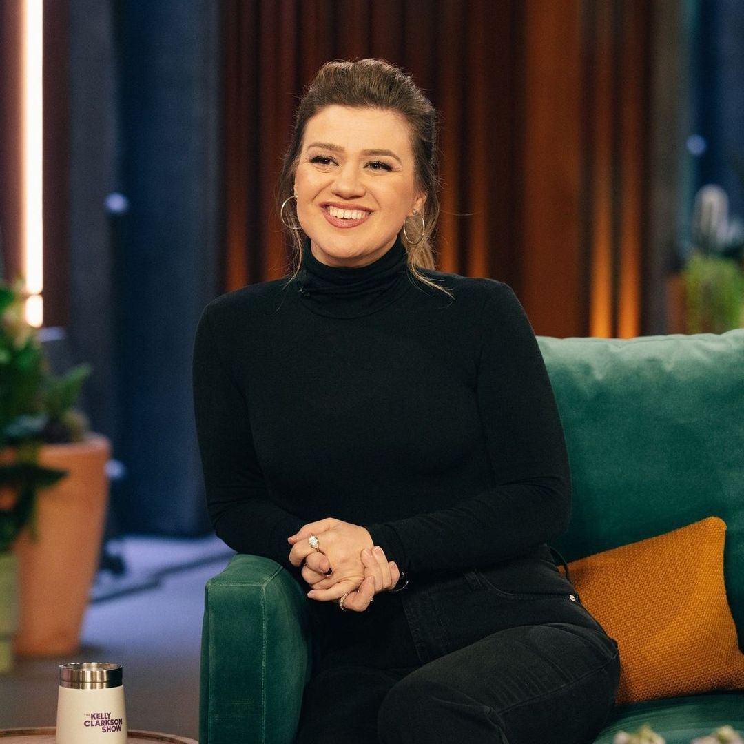 Kelly Clarkson models the perfect jeans following years of struggling to find the right pair 