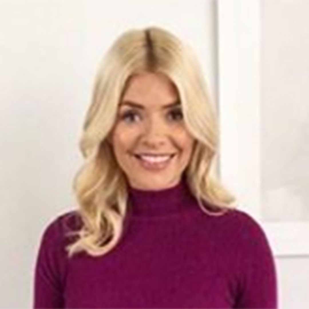 Holly Willoughby dazzles in £49.50 Marks & Spencer pleated skirt