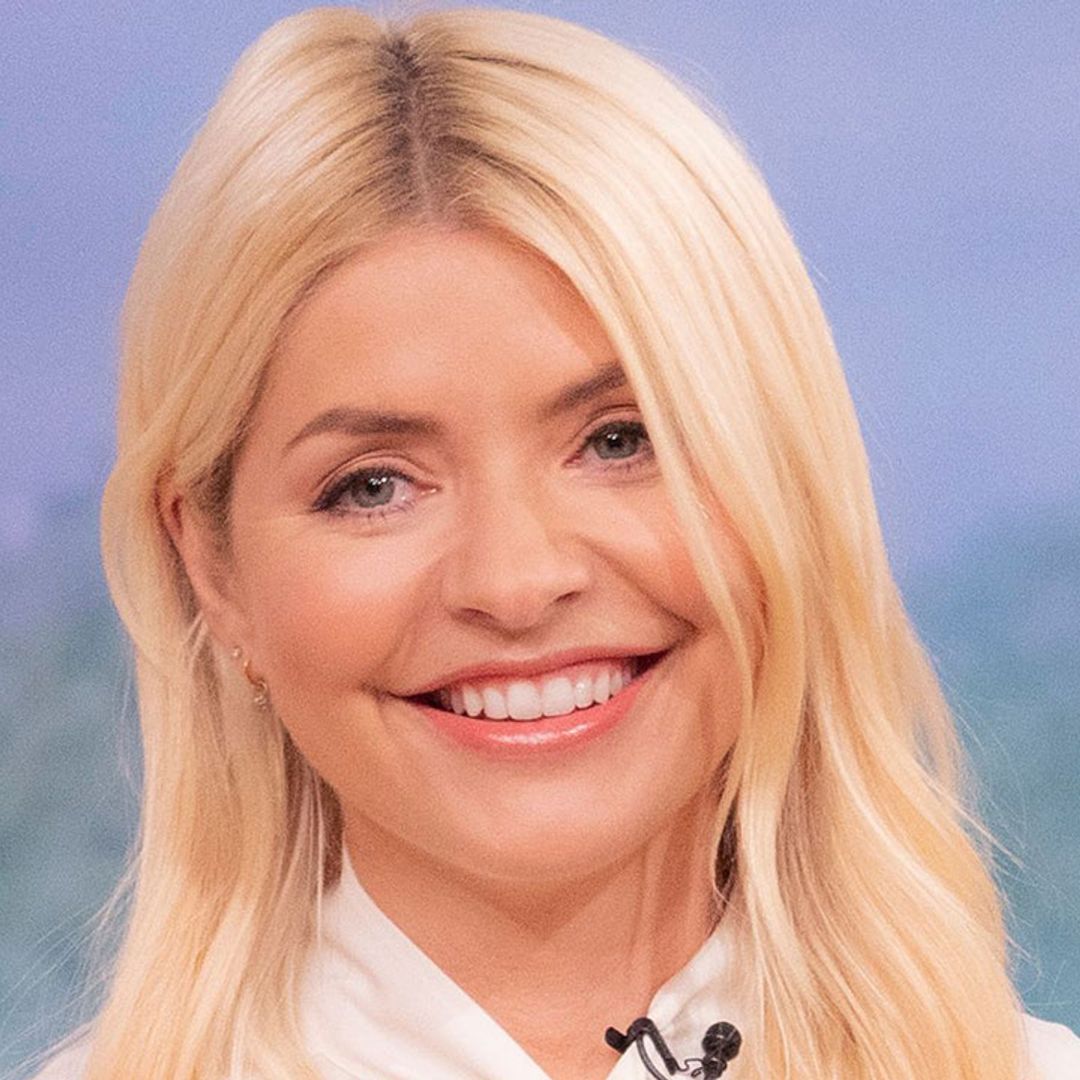 Holly Willoughby's £19.99 mini skirt and quick outfit change delights fans