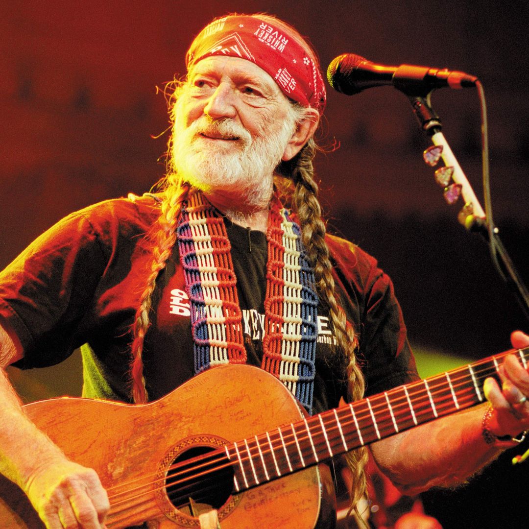 Willie Nelson is unrecognizable with short hair and no beard — see photos