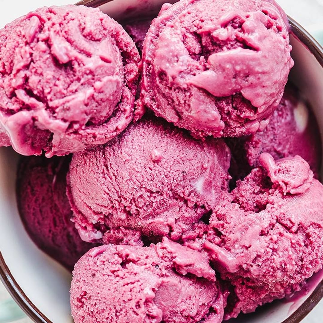 This instant ice cream recipe is amazing – it takes 5 minutes and uses 3 ingredients!