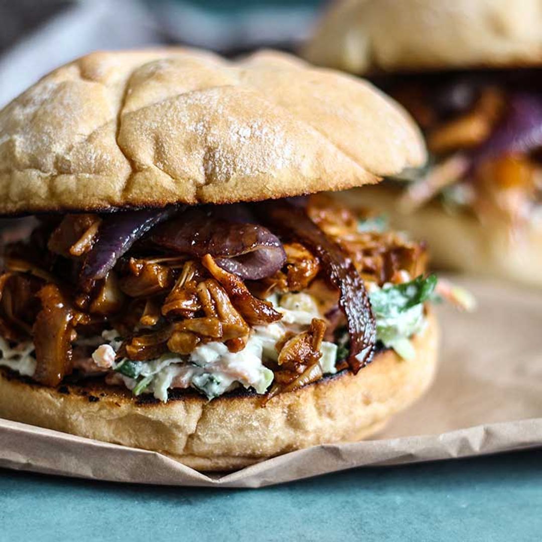 These Vegan pulled 'pork' sliders taste just like the real thing - and they come with Vegan slaw