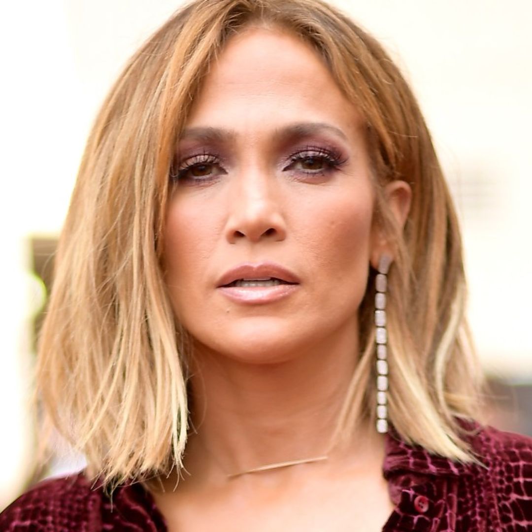 Jennifer Lopez looks fantastic with a new bold hairstyle in salon selfie