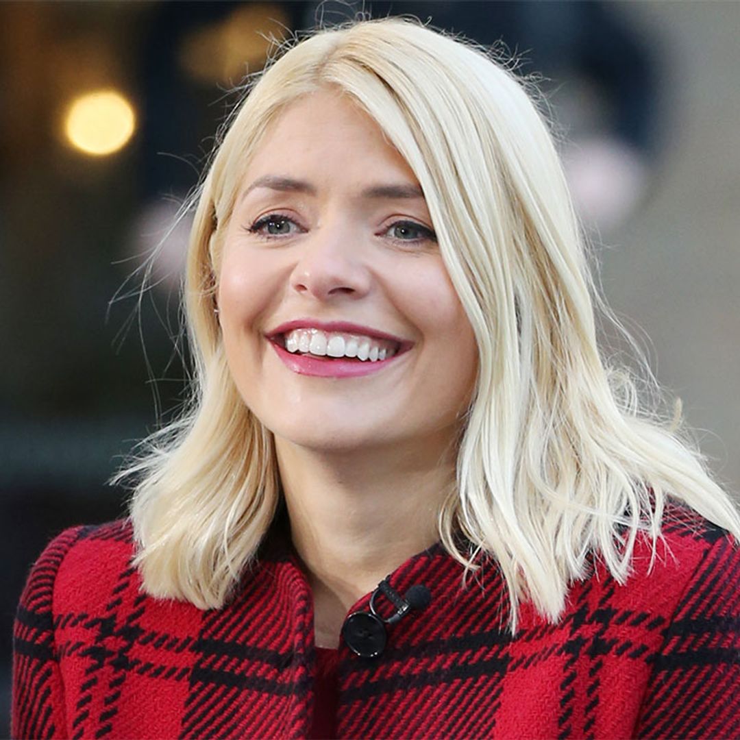 Holly Willoughby's grey floral Zara skirt is a BIG hit with This Morning viewers