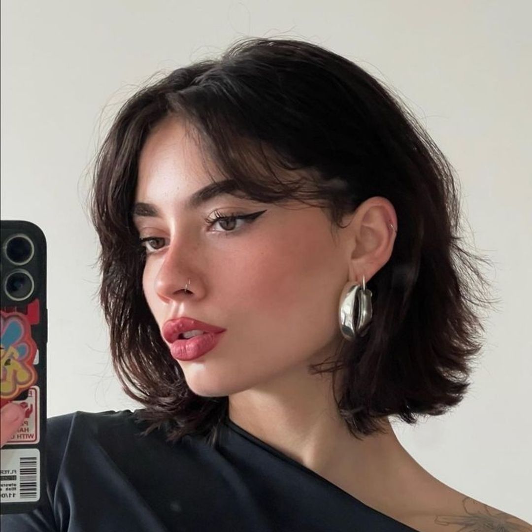 short black bob hairstyle 