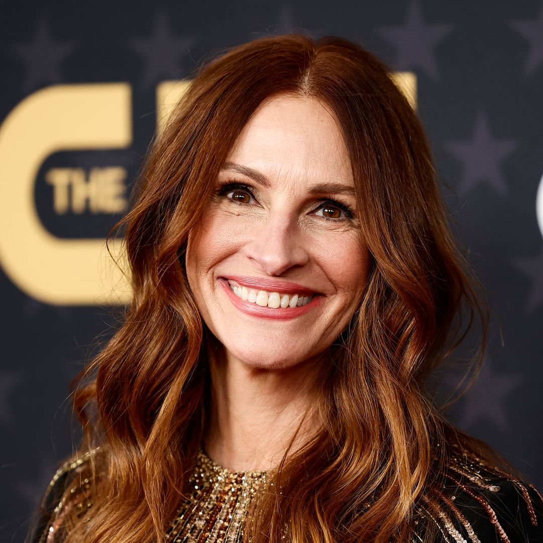 Julia Roberts showcases Pretty Woman roots with eye-catching look in latest photo