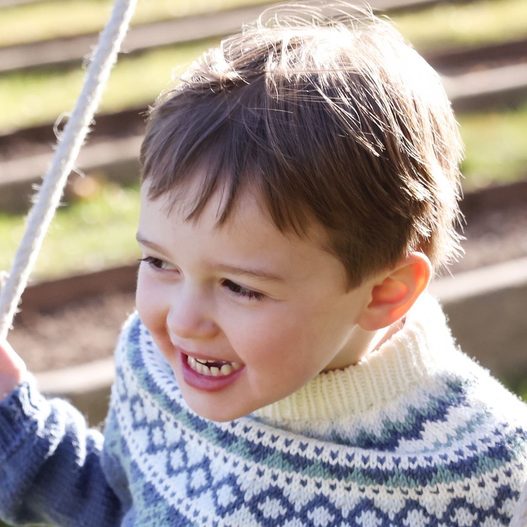 Unseen photos from Prince Charles’ 5th birthday party - and his cake is a marvel