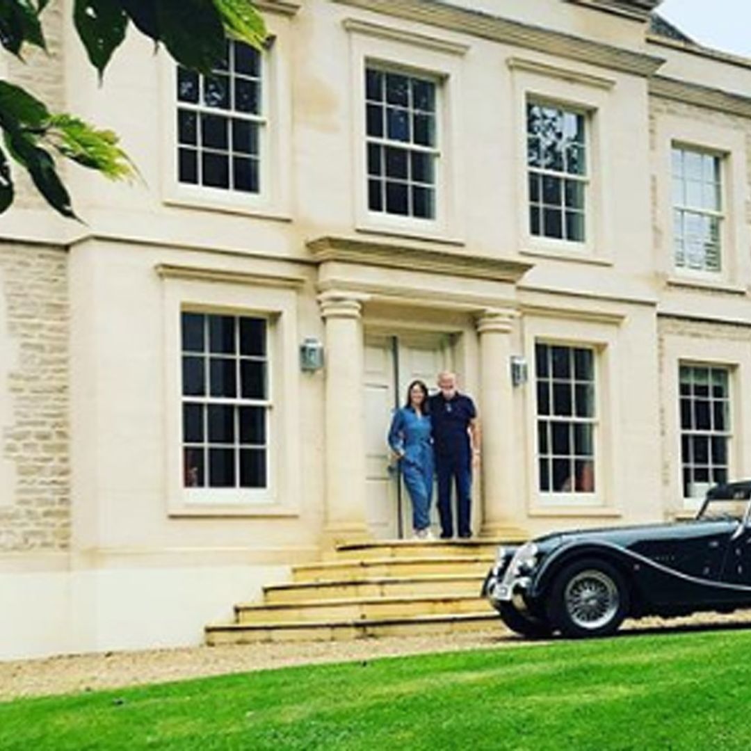 Alex Jones rings in dad's 70th birthday in the most incredible Cotswolds property