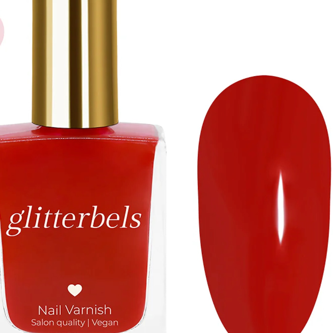 glitterbels red nail varnish 