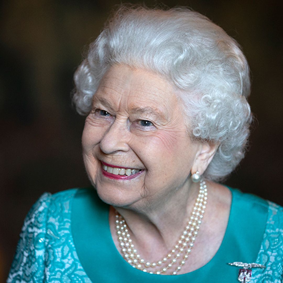 See what the Queen gave her senior aide as a leaving present just before Christmas